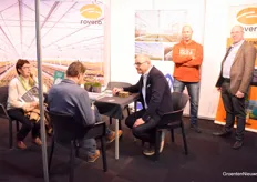 Jan van Hemert, with the blue jacket, busy talking to a customer. Jacco den Delden, right.